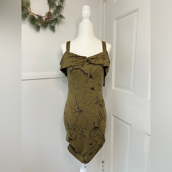 Guess Dresses & Skirts - Guess Off the Shoulder Cabana Bloom Dress NWT